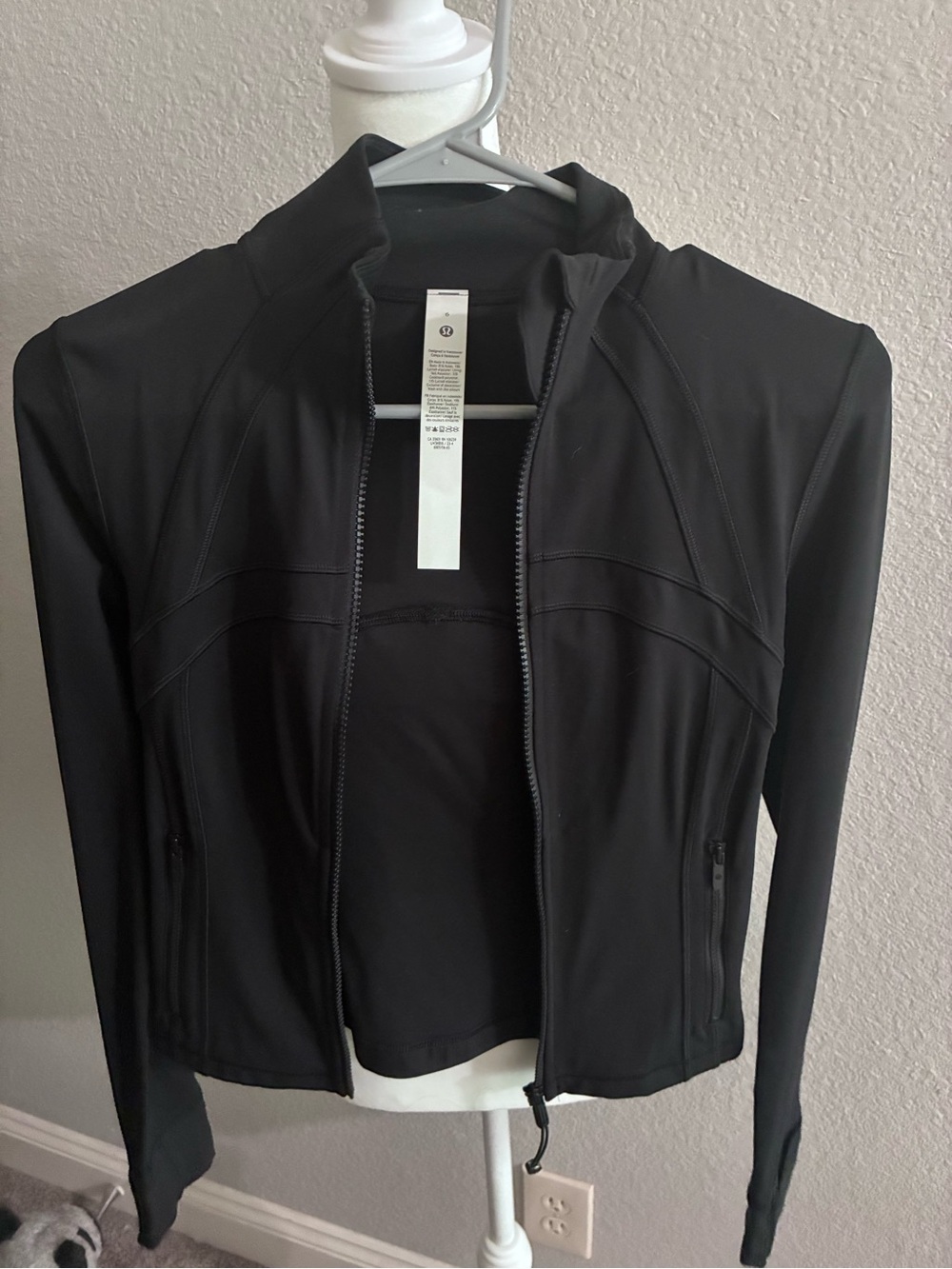 lululemon athletica Black Cropped Define Jacket *Nulu- NWOT - Picture 8 of 9